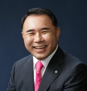 윤홍근 제너시스비비큐 회장. (출처=대한빙상경기연맹, 사진=연합뉴스)