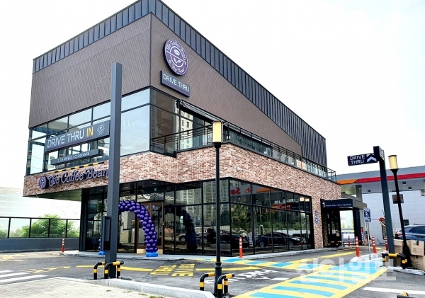 드라이브 스루가 도입된 커피빈의 어느 매장. (제공=커피빈코리아)