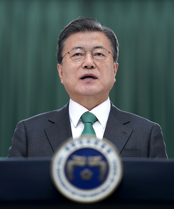 문재인 대통령이 25일 네덜란드 주최로 열린 '기후적응 정상회의(Climate Adaptation Summit 2021)'에서 영상을 통해 연설하고 있다. (사진=청와대)
