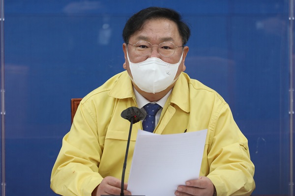 더불어민주당 김태년 원내대표가 26일 오전 국회에서 열린 원내대책회의에서 발언하고 있다. (사진=연합뉴스)