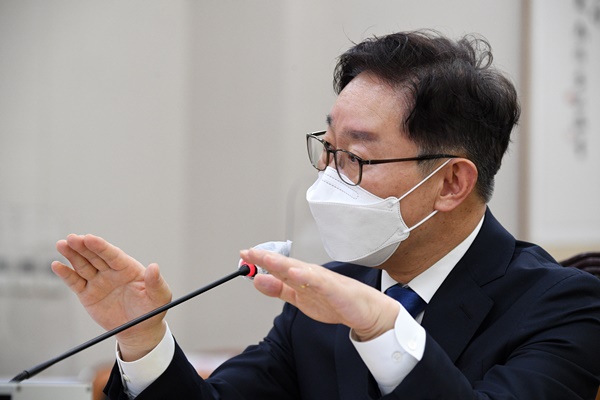 박범계 법무부 장관 후보자가 25일 국회 법제사법위원회에서 열린 인사청문회에서 질의에 답변하고 있다. (사진=연합뉴스)