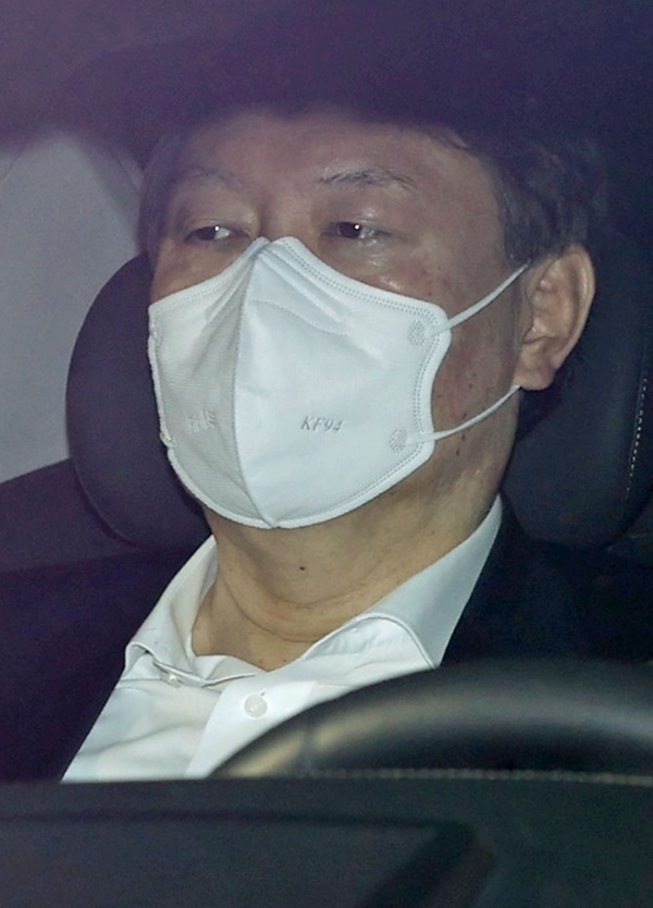 윤석열 검찰총장이 27일 오전 서울 서초구 대검찰청으로 출근하고 있다. (사진=연합뉴스)