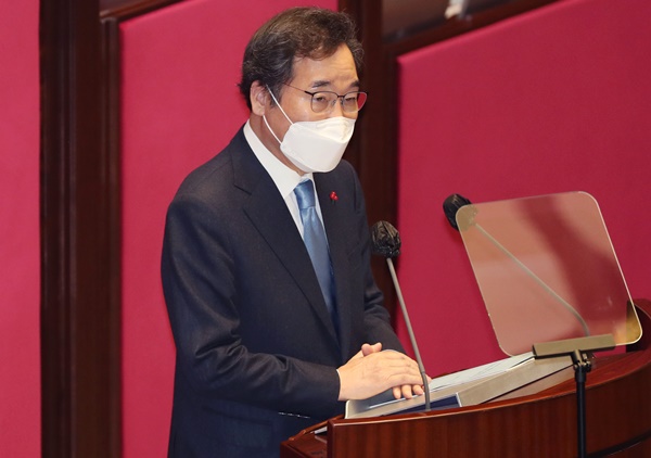 더불어민주당 이낙연 대표가 2일 국회 본회의에서 교섭단체 대표연설을 하고 있다. (사진=연합뉴스)