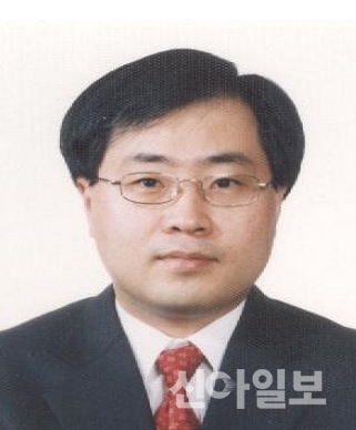 신동헌 충남선관위원장