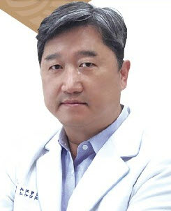 정용진원장사진/하얀메디컬의원