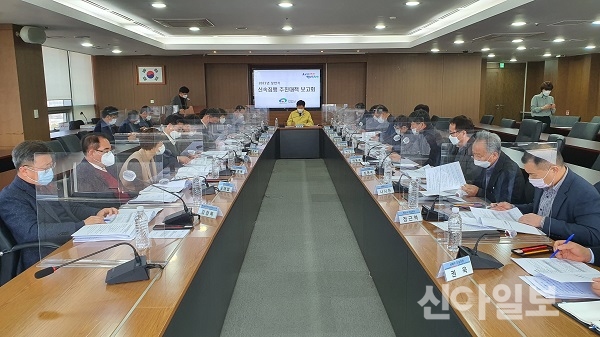 충남 천안시가 지난 26일 시청 대회의실에서 전만권 부시장 주재로 주요 사업부서 대상 신속집행 추진대책 보고회를 진행하고 있다.(사진=천안시)
