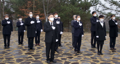 삼일절참배사진/ 경상국립대학교
