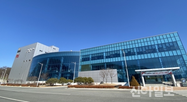 수제맥주 위탁생산을 맡게 된 충주의 맥주1공장. (제공=롯데칠성음료)
