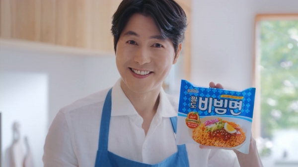 팔도비빔면 새 모델에 발탁된 배우 정우성. (제공=팔도)