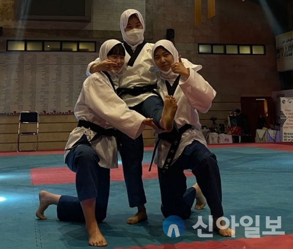 품새 장애인 국가대표 선수 3명 중 왼쪽 첫번째 이진영 선수(사진=충남도)