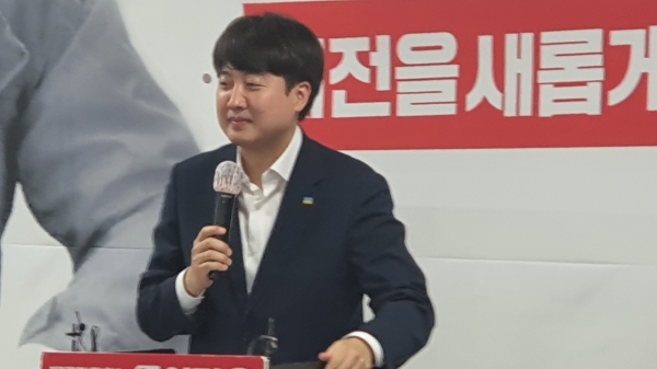 제8회 전국동시지방선거 국민의힘 대전시당(대전시 서구 둔산동) 선거대책회의에서 17일 오후 이준석 대표가"시장, 구청장, 시의원, 구의원들 모두 국민의힘 당원들이 선출되기를 바란다."고 강력하게 호소하고 있다. (사진=정태경 기자)