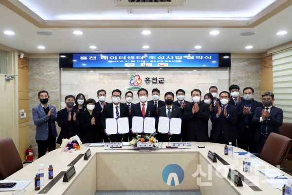홍천군이 총사업비 약 3천억원이 투입되는 '데이터센터' 조성사업을 전액 민간자본 유치를 통해 관내 일원에 추진할 계획이라고 31일 밝혔다.