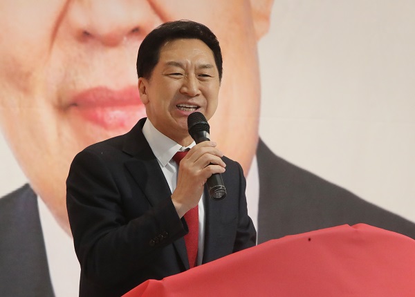 국민의힘 당 대표에 도전하는 김기현 의원이 3일 대전 동구 폴리텍대학에서 열린 국민의힘 대전동구당원협의회 당원 연수에 참석해 지지를 호소하고 있다. (사진=연합뉴스)