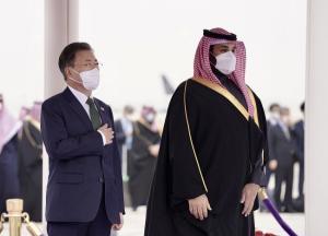 문대통령, 사우디 왕세자와 회담… &apos;사우디 비전2030&apos; 등 논의