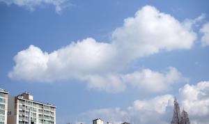 [오늘날씨] 전국 낮부터 구름 많고 영상권…최고기온 3∼10도