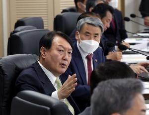 윤대통령, 첫 NSC… "한미 공조 바탕으로 대북제재 철저 이행"