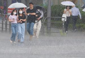 [오늘날씨] 전국 ‘흐림’ 강하고 많은 ‘비’…서울 낮 최고 26도