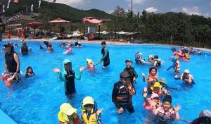찜통 더위 책임질 경주 화랑마을 야외수영장 ‘오픈’