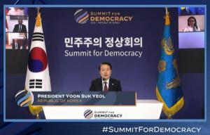 윤대통령 "국제사회 도움으로 자유 지킨 韓… 역할 다하고 있다"