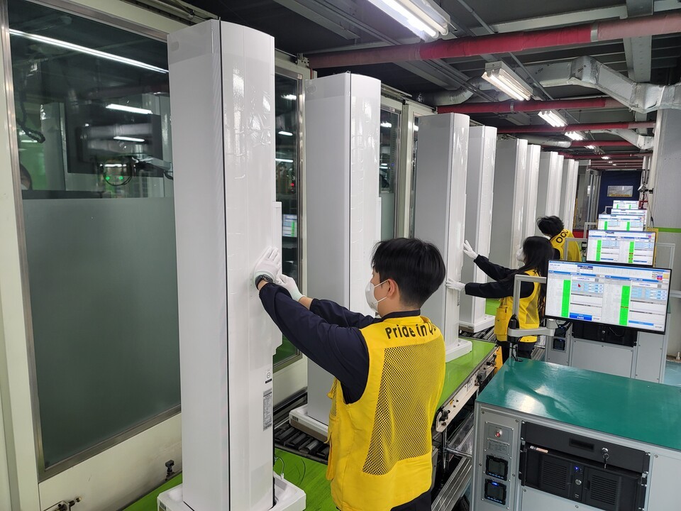 'AI에어컨 대전 지금부터'…삼성 무풍 vs LG 휘센뷰