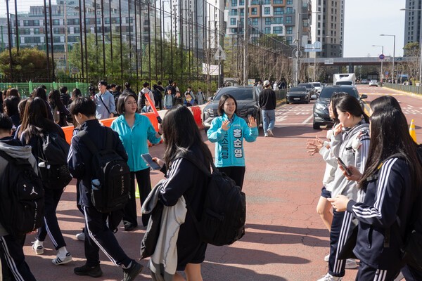 용혜인 의원 안산 해솔초 등굣길 교통안전지도 관련 사진