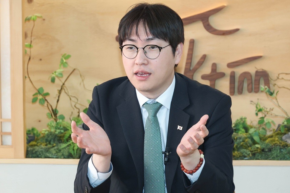 [인터뷰-하정우 靑 AI미래기획수석(上)] "AI는 국가 인프라…GPU 26만장에서 더 늘어날 것"