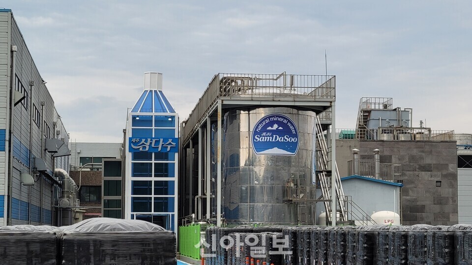 [돋보기] 'K생수' 제주삼다수의 출구 찾기...64조 시장 경쟁력 시험대 - 뉴스 썸네일 이미지