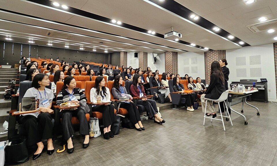 [현장] 파라타항공 차별화, '첫인상'부터...정상운항 이어 '승무원 클래... - 뉴스 썸네일 이미지