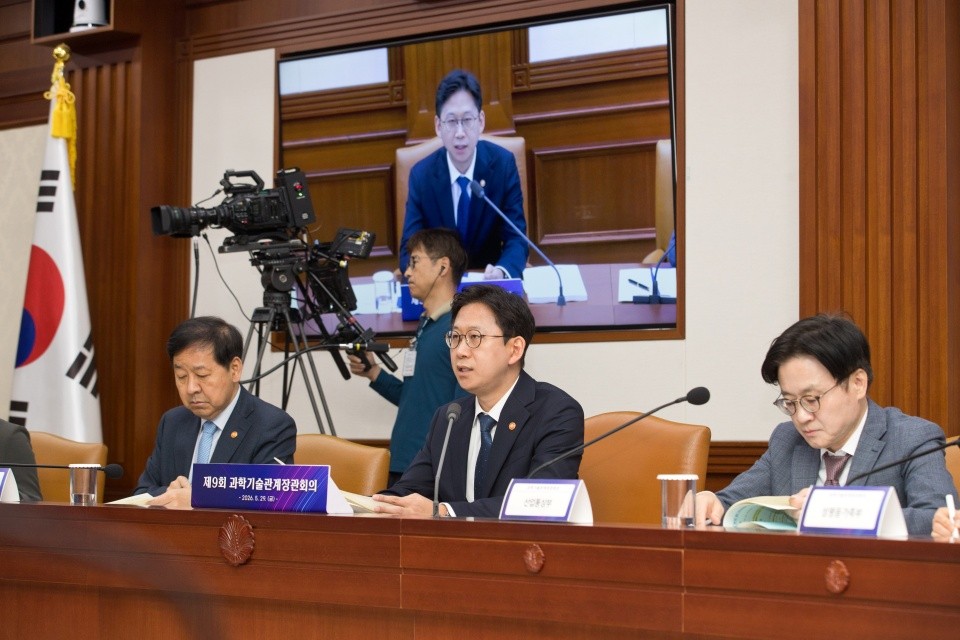 배경훈 부총리 "AI, 국가 총력전…과학기술 전폭 지원"