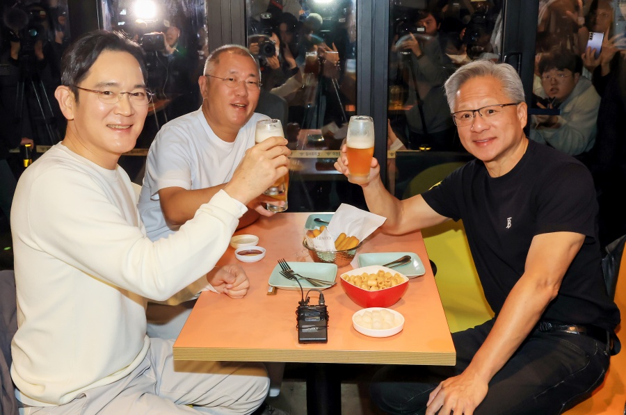 젠슨황, 또 '깐부치킨' 간다…'최태원'과 AI 회동