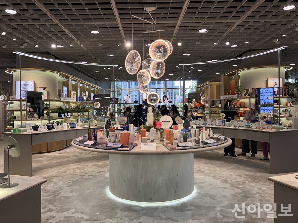 [돋보기] '뉴뷰티'로 100년 동력 만드는 아모레퍼시픽 - 뉴스 썸네일 이미지
