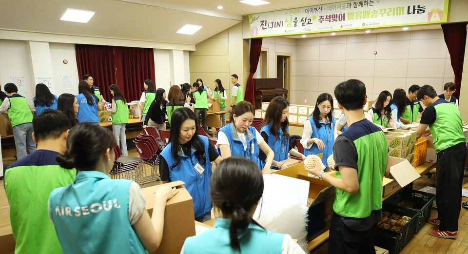 '추석' 송편 빚고 선물 나르고...산업계 '나눔 온기' - 뉴스 썸네일 이미지