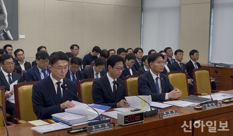 [2026 국감-과기정통부] '독파모·보안·K-문샷' AI사업 미비…배경훈 진땀