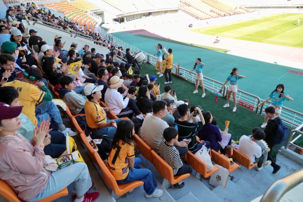 춘천시민축구단, 전북현대모터스N에 3-2 승리...5경기 연속 무패 - 뉴스 썸네일 이미지