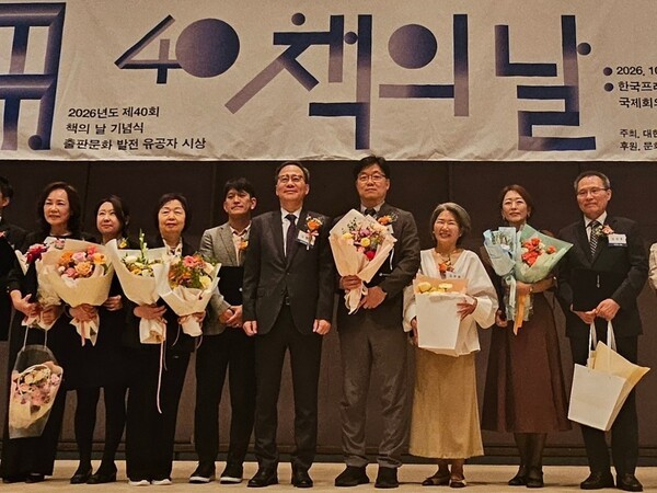 동대문구 김영회 언론팀장, '책의 날' 문체부 장관 표창 - 뉴스 썸네일 이미지