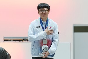 [아시안게임] 강동신, '뿌요뿌요' 첫 은메달…11살 日천재 벽 못 넘었다