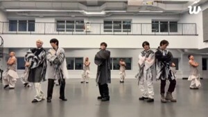 美 음악축제 취소된 TXT, 뉴욕 연습실서 깜짝 무대